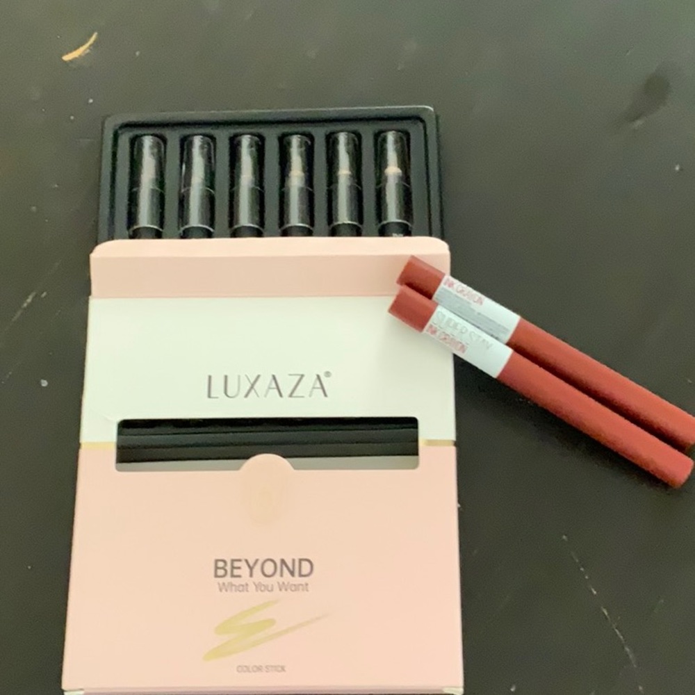 Shimmer eyeshadow pens and two maybeline super-stay lip pencils 2QTO03 # 10
